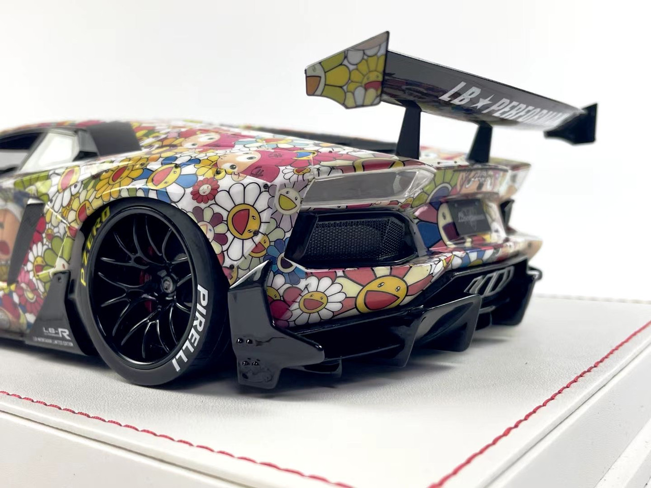 1/18 LJM Lamborghini Aventador LP700 LB 2.0 Kaikai Kiki Takashi Murakami Cartoon Edition Resin Car Model Limited