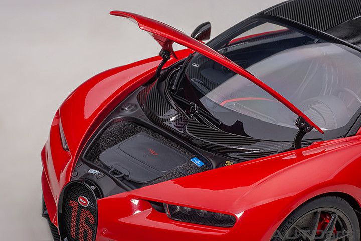 1/18 AUTOart 2019 Bugatti Chiron Sport (Italian Red & Carbon) Car