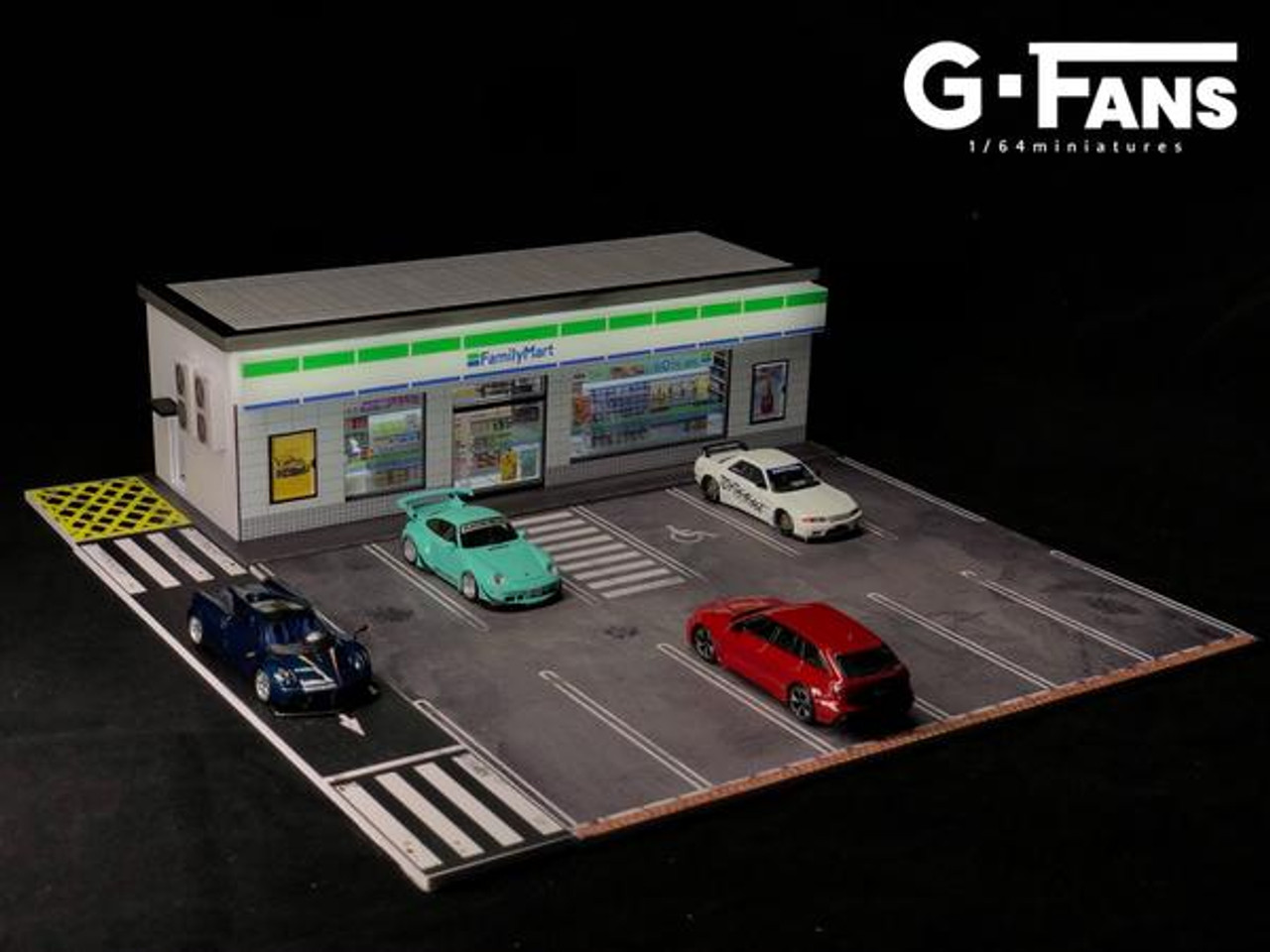 1/64 G-Fans FamilyMart Family Mart Diorama with LED (Car models and Figures NOT included)