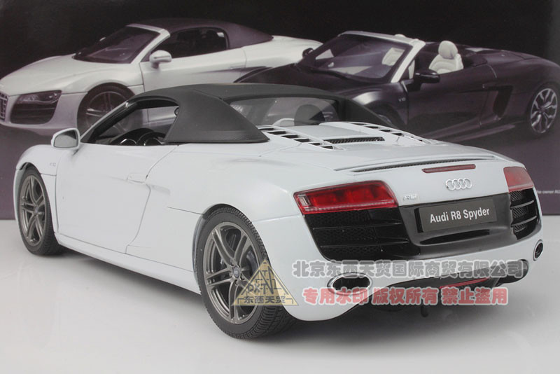 1/18 Kyosho Audi R8 Spyder (White) Diecast Car Model