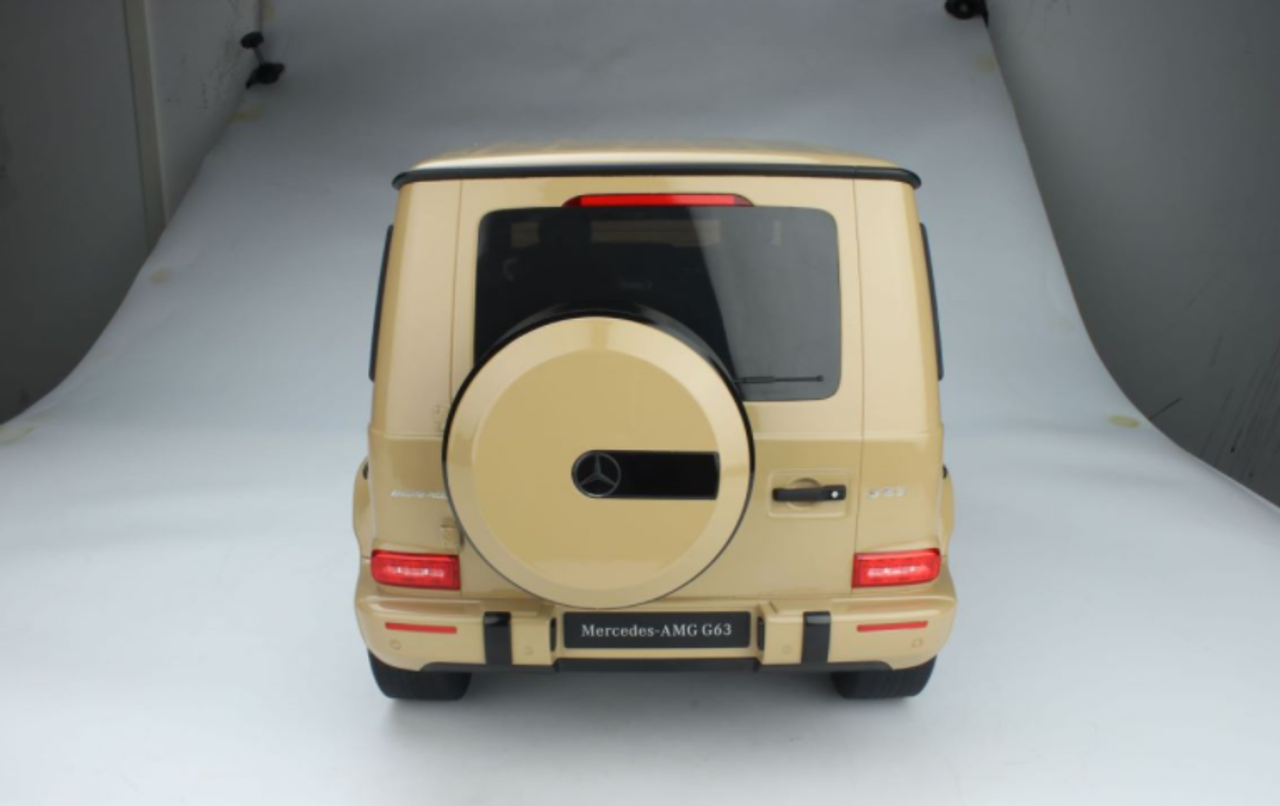  1/8  MINICHAMPS Mercedes AMG G63  Desert yellow