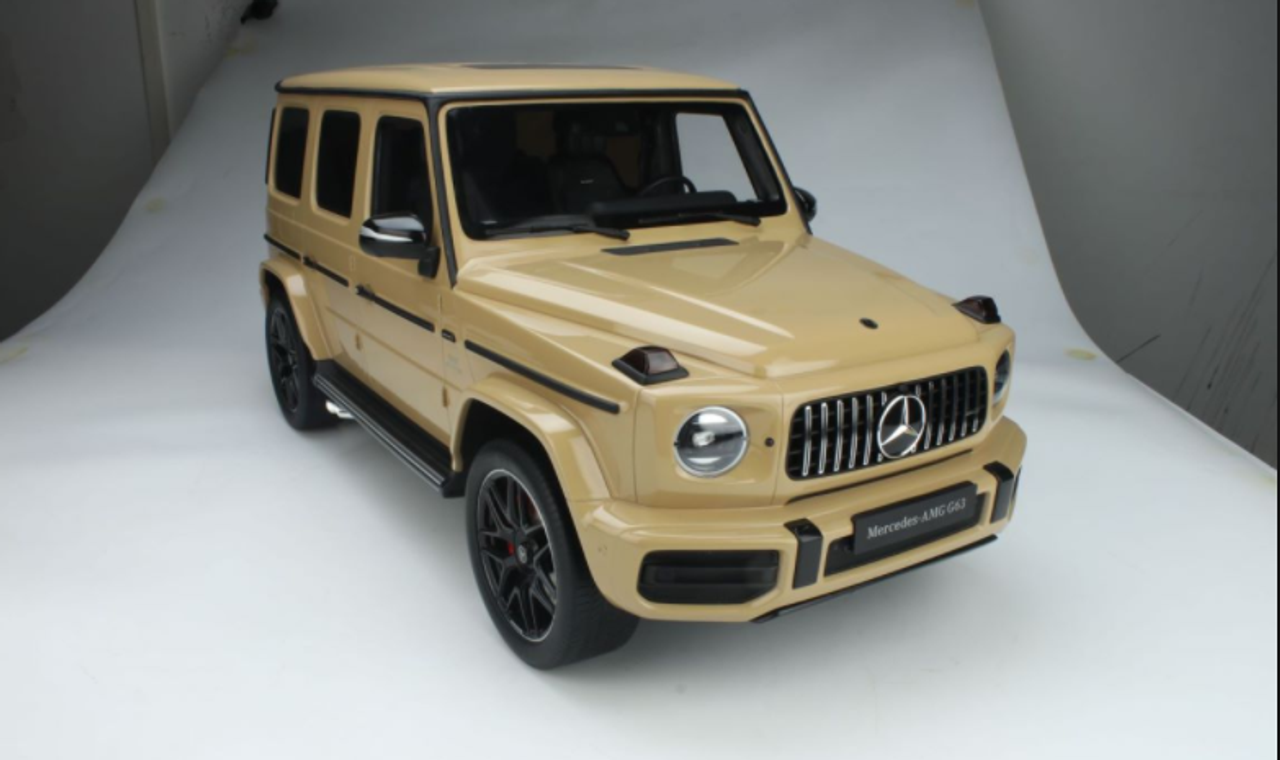  1/8  MINICHAMPS Mercedes AMG G63  Desert yellow