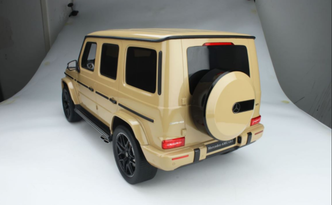  1/8  MINICHAMPS Mercedes AMG G63  Desert yellow