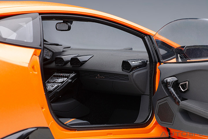 1/12 AUTOart Signature Lamborghini Huracan Performante Performance