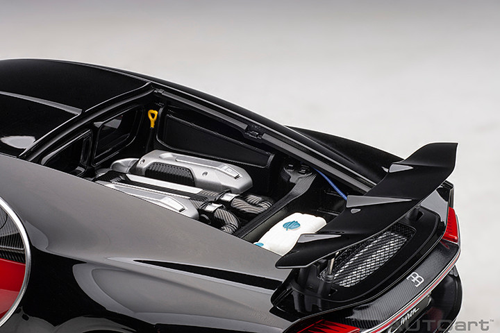 1/12 AUTOart Signature 2017 Bugatti Chiron (Italian Red & Nocturne