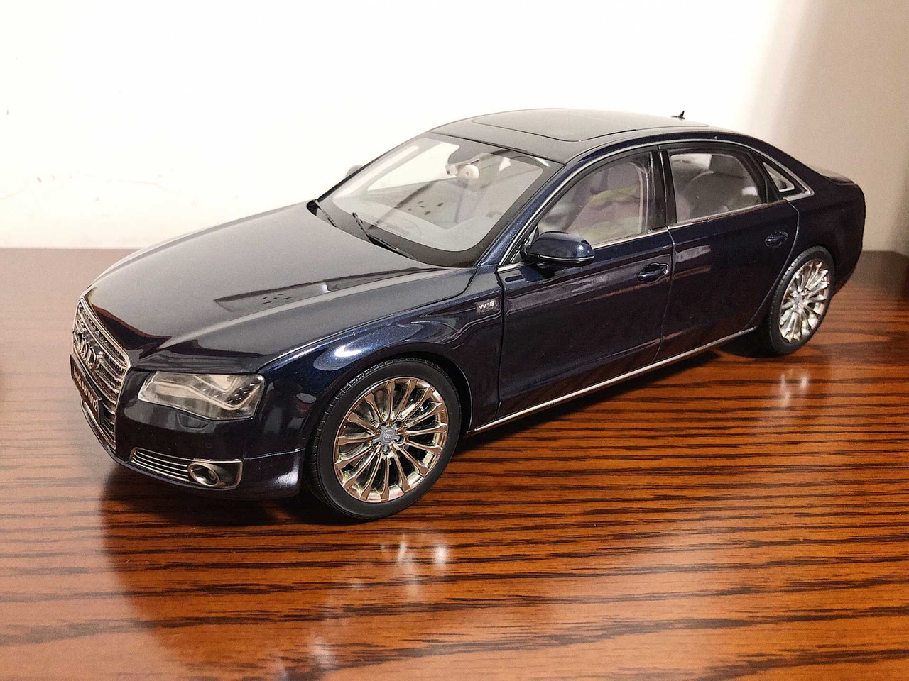 1/18 Kyosho 2010 Audi A8 L W12 D4 (Night Blue) Diecast Car Model