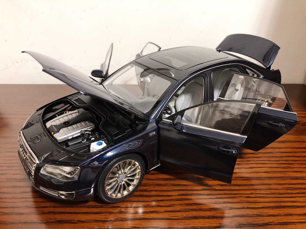 1/18 Kyosho 2010 Audi A8 L W12 D4 (Night Blue) Diecast Car Model