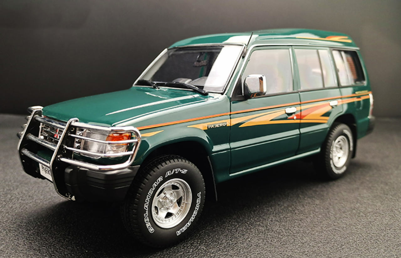 1/18 Mitsubishi Pajero V31 (Green) Diecast Car Model