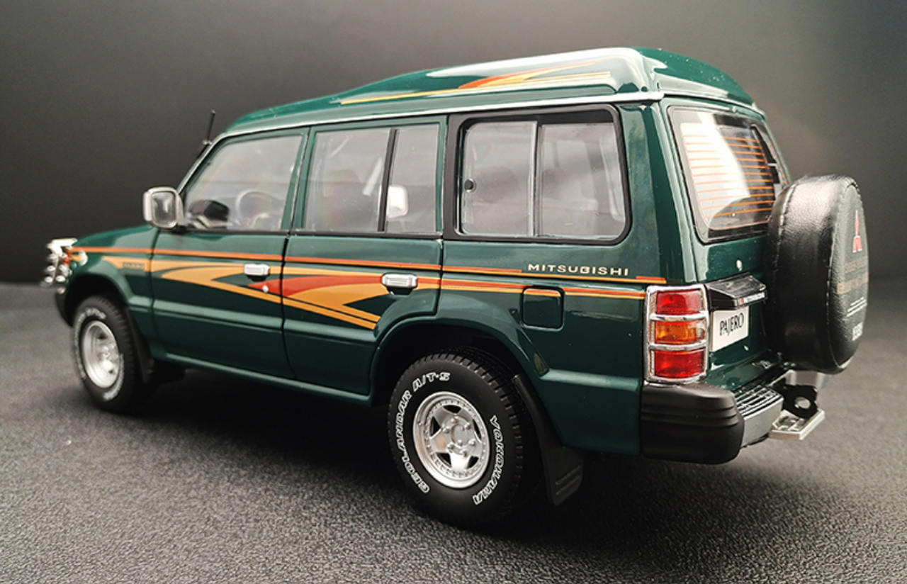 1/18 Mitsubishi Pajero V31 (Green) Diecast Car Model