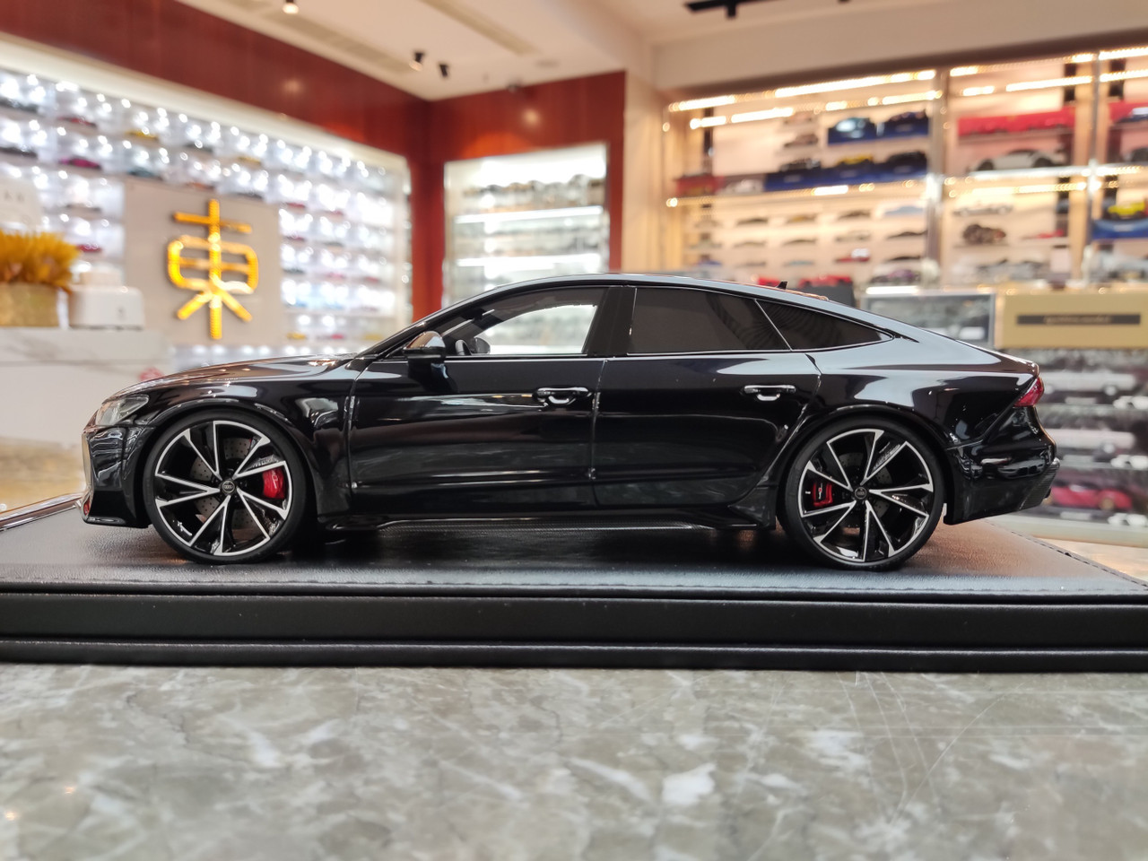 1/18 Motorhelix 2020 Audi RS7 C8 Sportback (Mythos Black) Resin Car Model Limited 99 Pieces