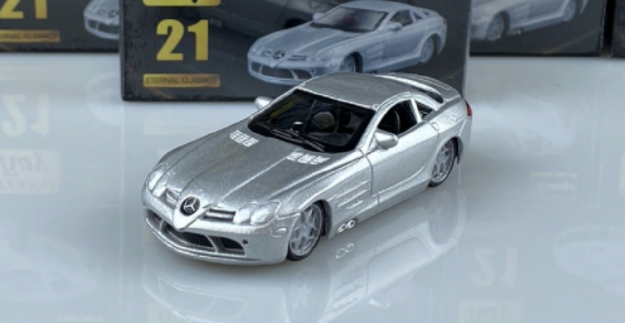  1/64 bburago Mercedes-Benz SLR Silver Diecast Car Model