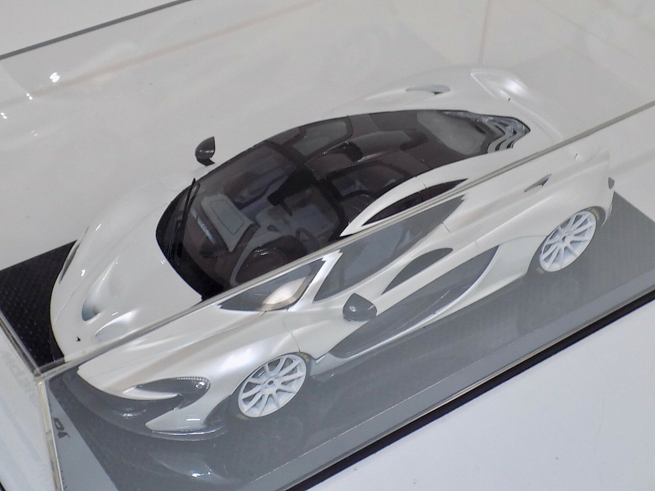 1/18 Tecnomodel McLaren P1 (Pearl White with White Wheels) with Carbon Base Resin Car Model Limited 01/01