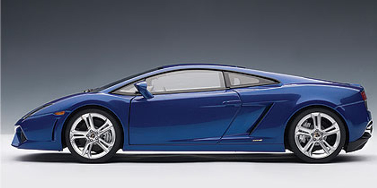 新品未開封AUTOart Lamborghini Gallardo 1:18 1/18 AUTOart LAMBORGHINI GALLARDO LP570-4 SUPERLEGGERA