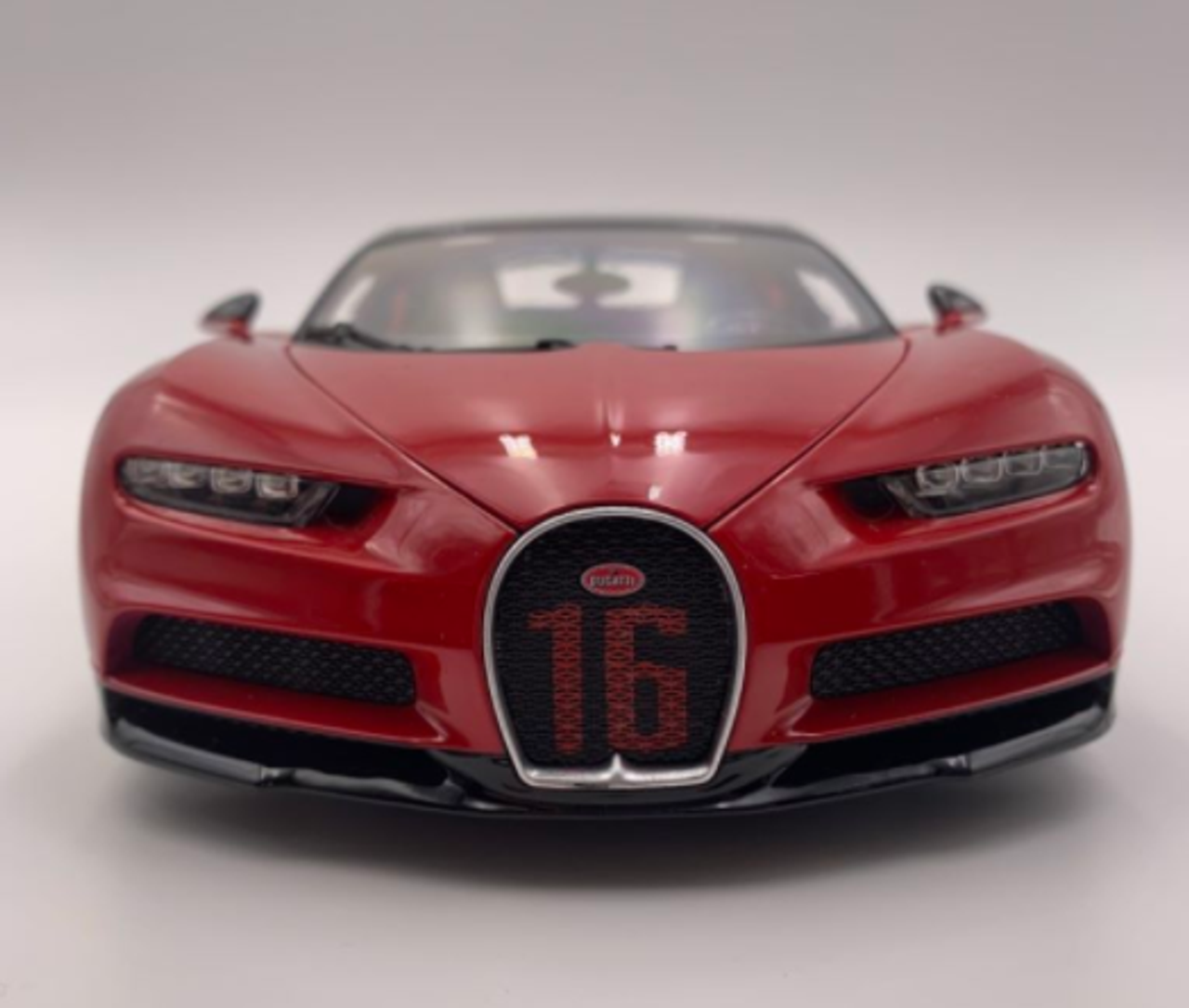  1/18 Maisto Bugatti Chiron Sport Red Diecast Car Model