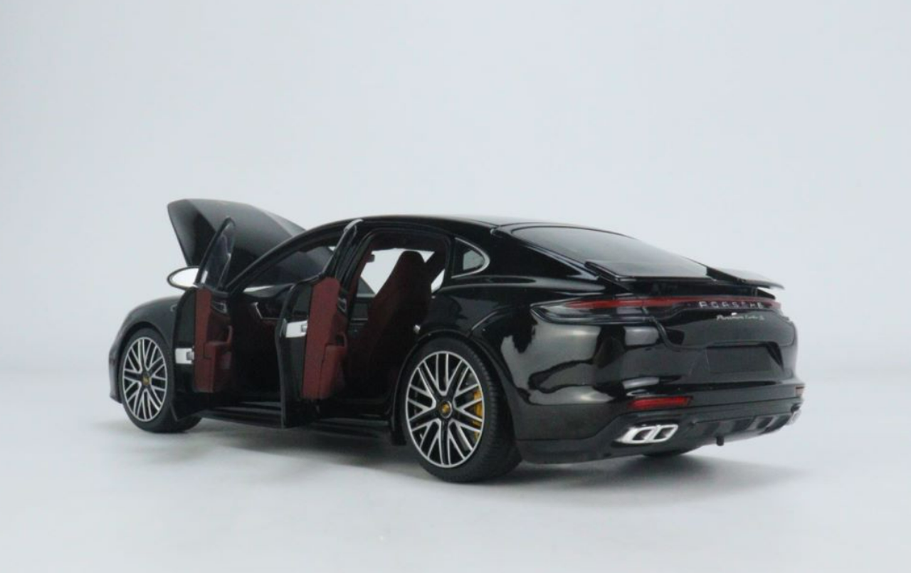 1/18 Minichamps Porsche Panamera Turbo S (Jet Black Metallic) Fully Open Diecast Car Model Limited 500 Pieces