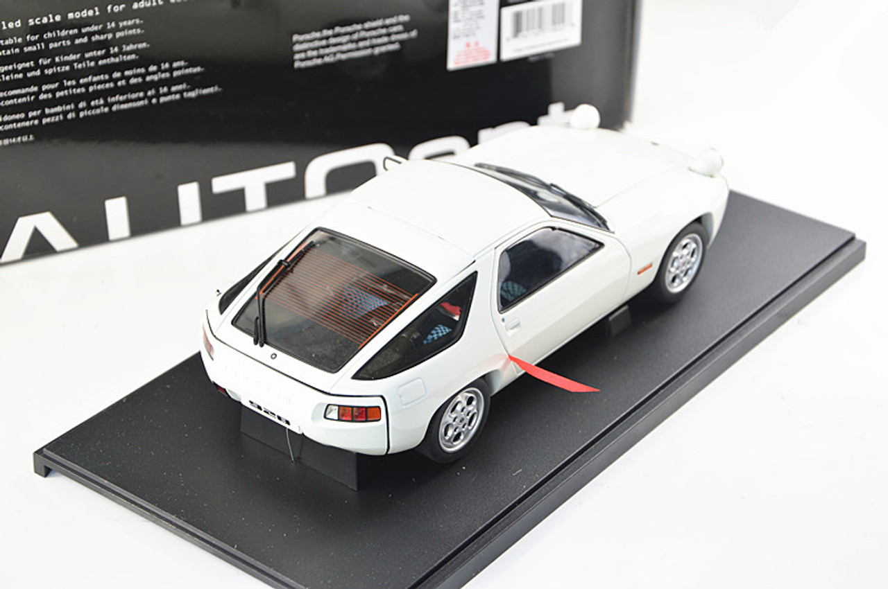 Porsche 928 1/18 AUTOART ポルシェ　ミニカー porsche-928-parts-751.jpg