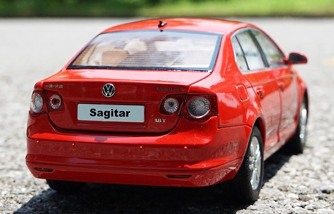 1/18 Dealer Edition Volkswagen VW Jetta / Sagitar (Red) 5th Generation (A5, Type 1K5; 2006–2011) Diecast Car Model