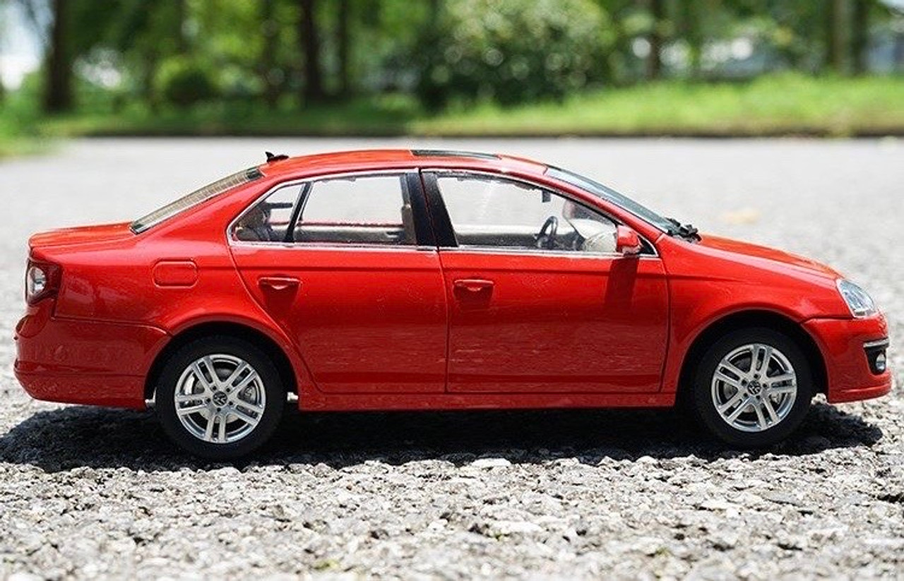 1/18 Dealer Edition Volkswagen VW Jetta / Sagitar (Red) 5th Generation (A5, Type 1K5; 2006–2011) Diecast Car Model