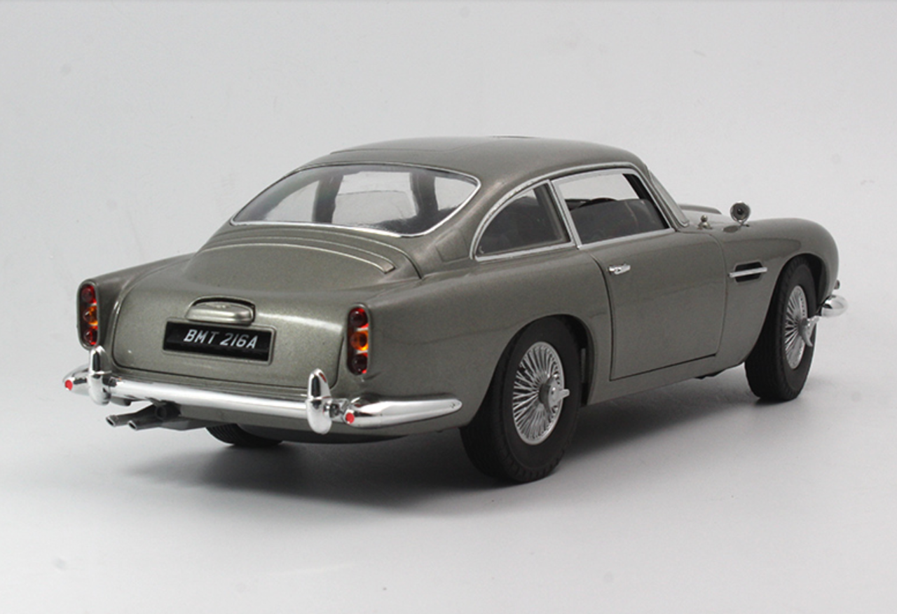 1/18 Hot Wheels Hotwheels Elite Aston Martin DB5 James Bond 007 (Silver) Diecast Model