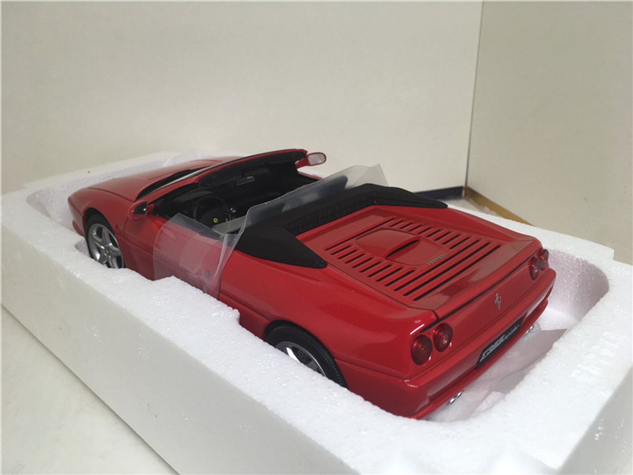 1/18 Hot Wheels Hotwheels Elite Ferrari F355 Berlinetta Spyder