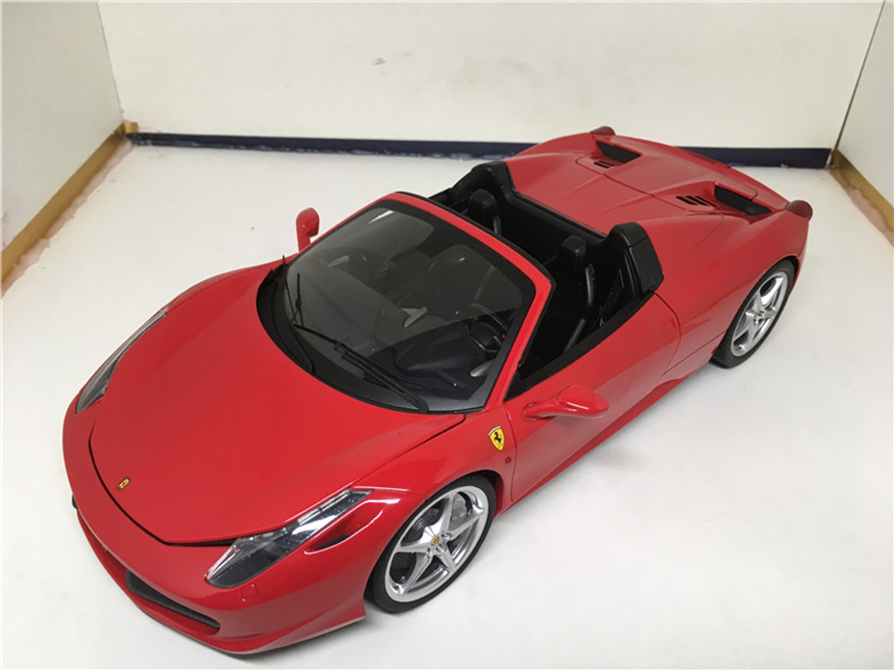 1/18 Hot Wheels Hotwheels Elite Ferrari 458 Italia Spider (Red) Diecast Model - LIVECARMODEL.com