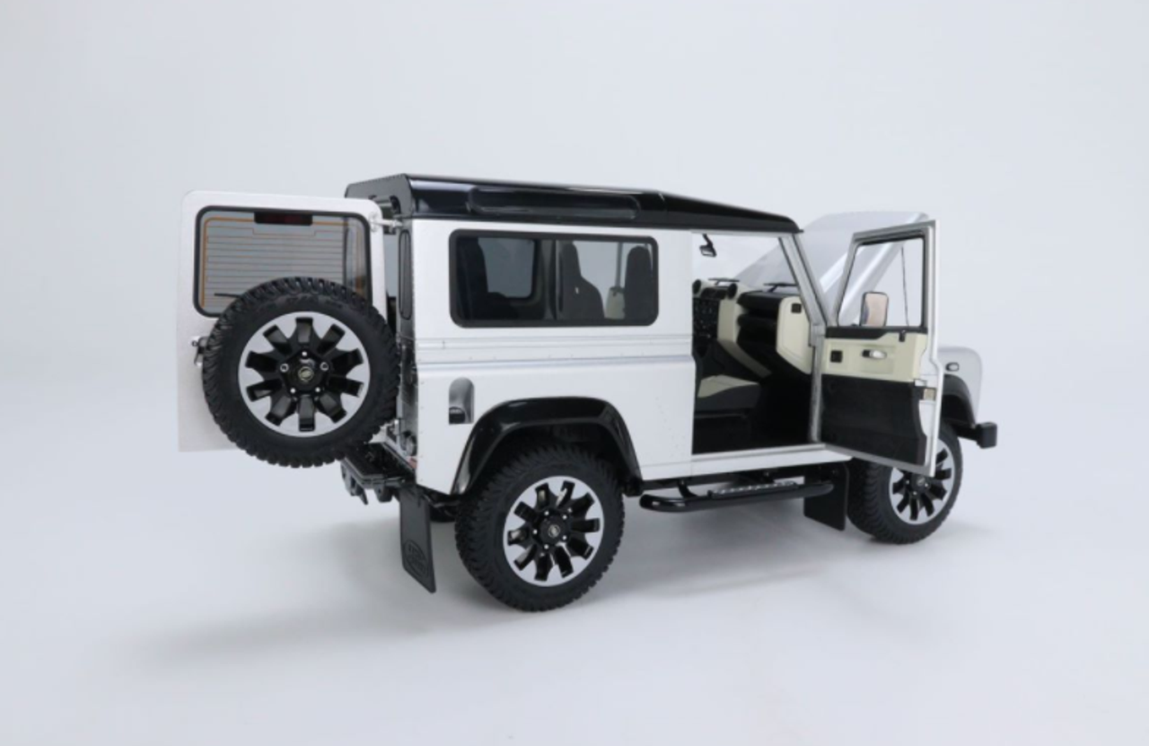 1/18 LCD Land Rover Defender D90 V8 Silver Diecast full open