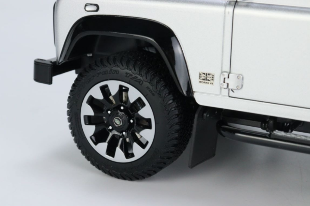 1/18 LCD Land Rover Defender D90 V8 Silver Diecast full open