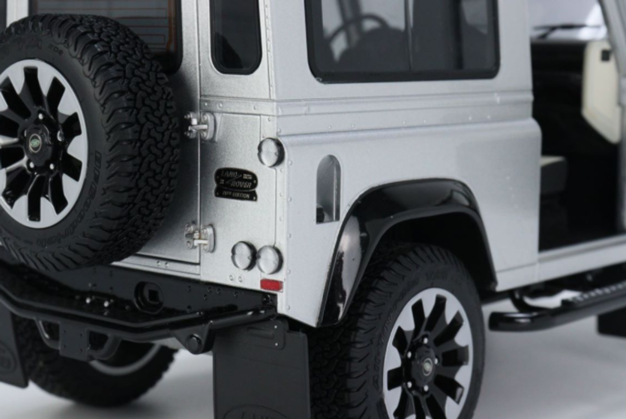 1/18 LCD Land Rover Defender D90 V8 Silver Diecast full open