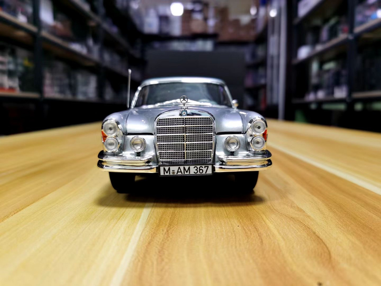 1/18 Norev 1969 Mercedes-Benz Mercedes 280 SE 280SE 3.5 Cabriolet (Silver with Green Top) Diecast Car Model