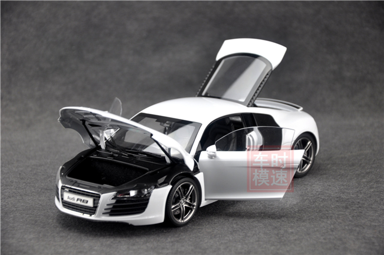 1/18 Kyosho Audi R8 V8 4.2 FSI White (Suzuka Grey) Diecast Model 