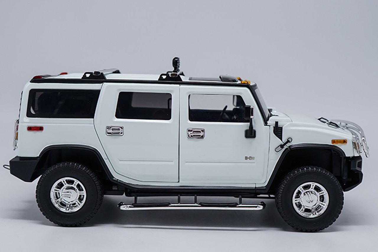 1/18 Highway 61 Highway61 Hummer H2 (White) Diecast Model