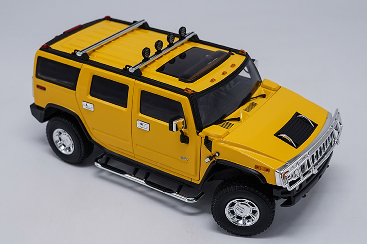 1/18 Highway 61 Highway61 Hummer H2 (Yellow) Diecast Model