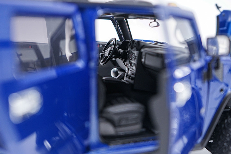 1/18 Highway 61 Highway61 Hummer H2 (Blue) Diecast Model