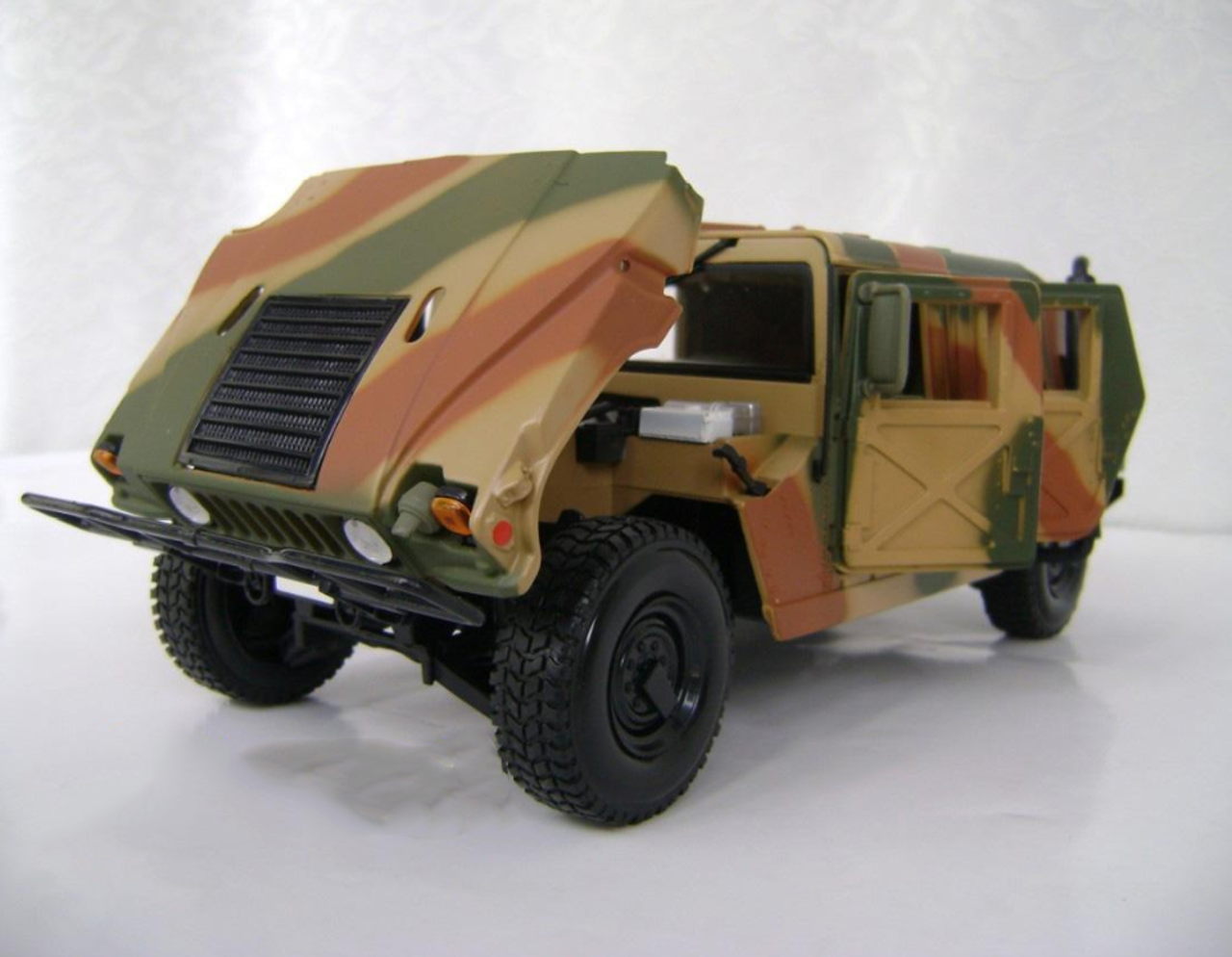 1/18 Maisto Hummer Humvee Camouflage Diecast Car Model