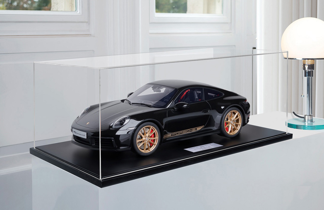 1/8 Minichamps 2020 Porsche 911 (992) Carrera 4S (Black