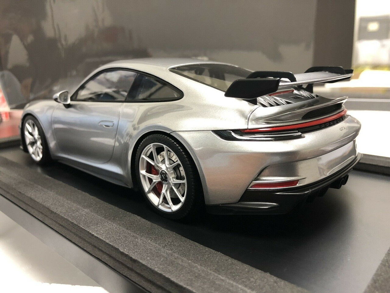 1/18 Dealer Edition 2021 2022 Porsche 911 GT3 992 (Silver) Resin