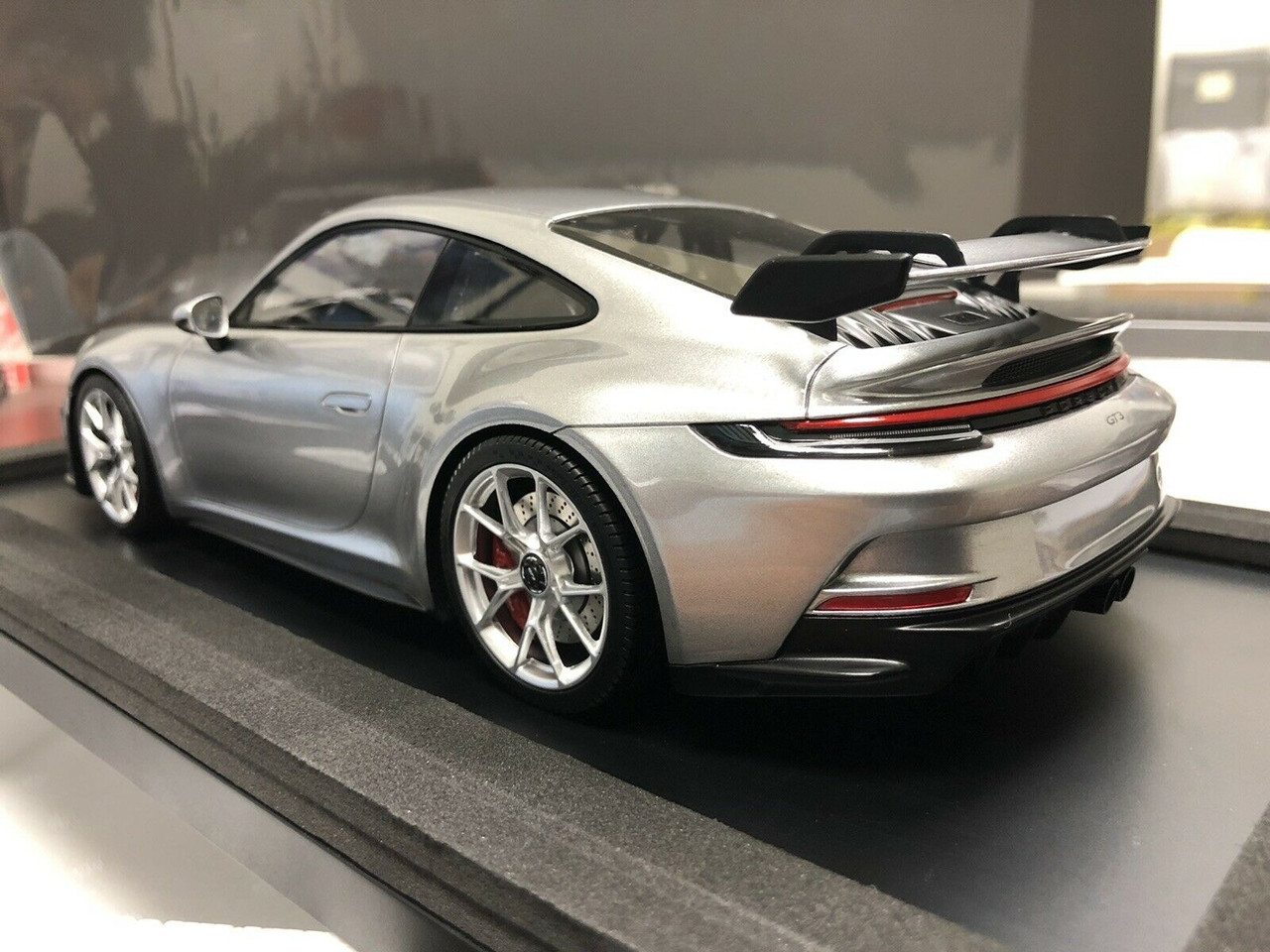 1/18 Dealer Edition 2021 2022 Porsche 911 GT3 992 (Silver) Resin Car Model  Limited