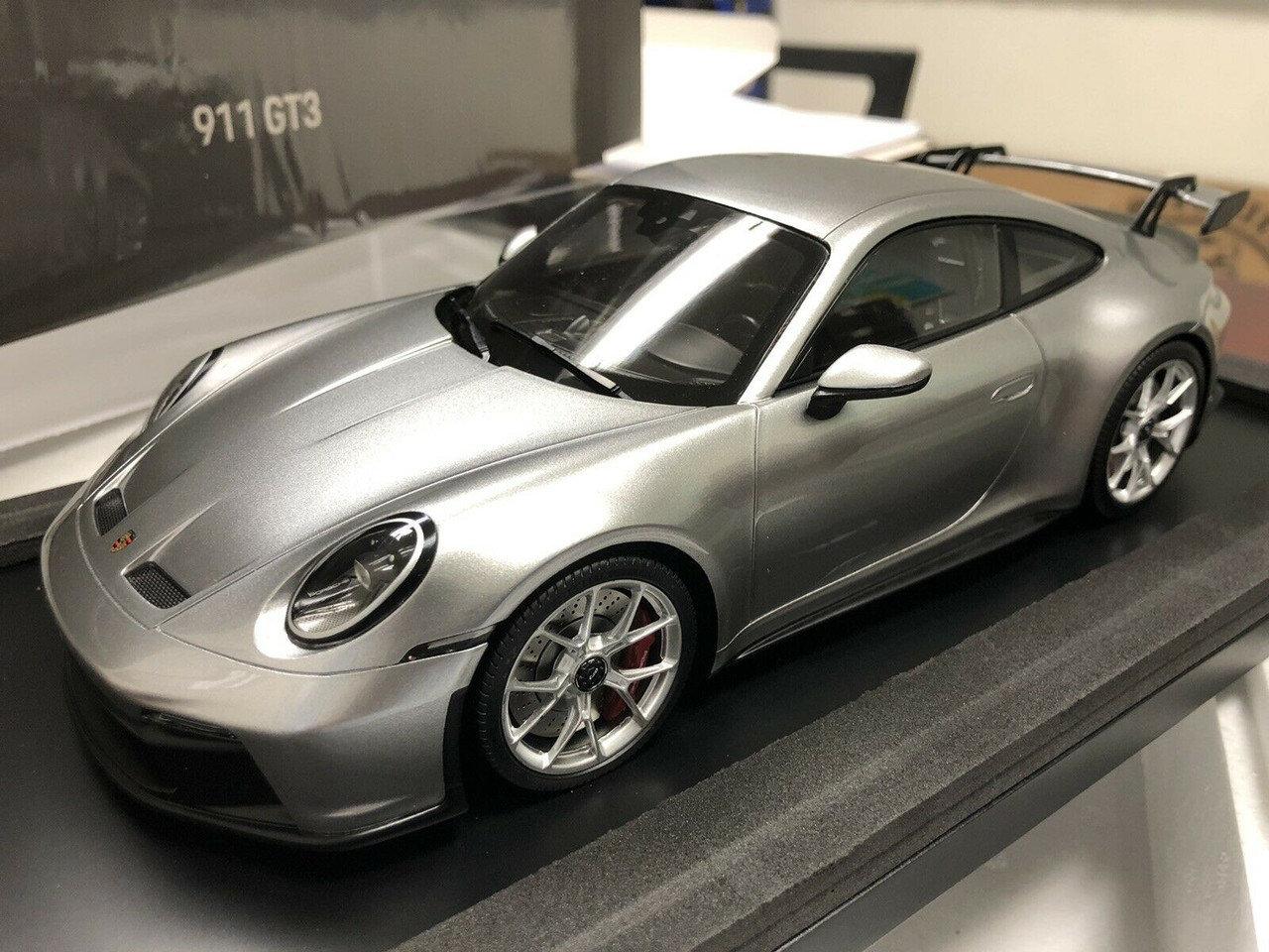 1/18 Dealer Edition 2021 2022 Porsche 911 GT3 992 (Silver) Resin Car Model Limited