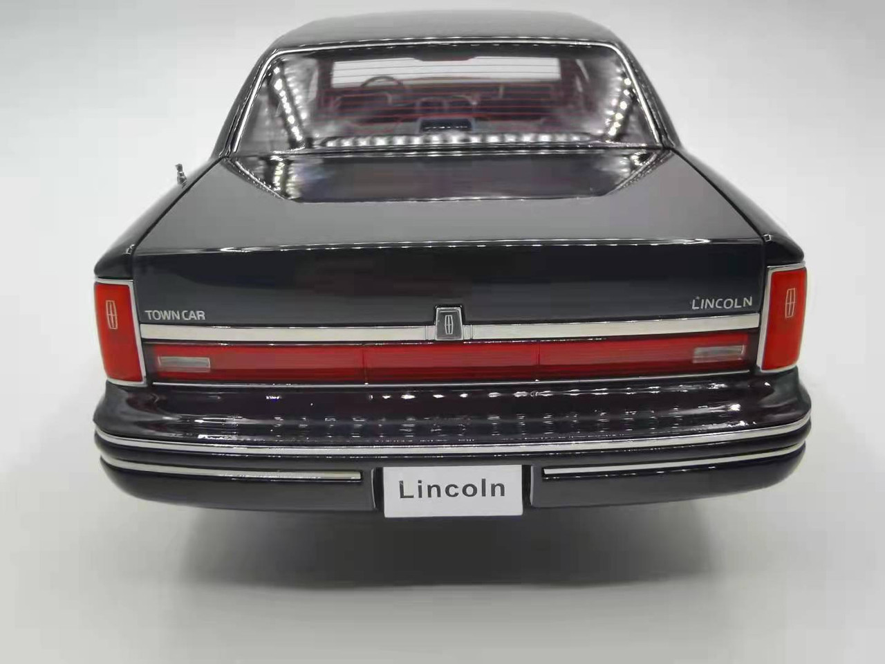 1/18 Dealer Edition 1990 Lincoln Town Car (2nd Generation FN36/116) Black with White Line Tires Diecast Car Model