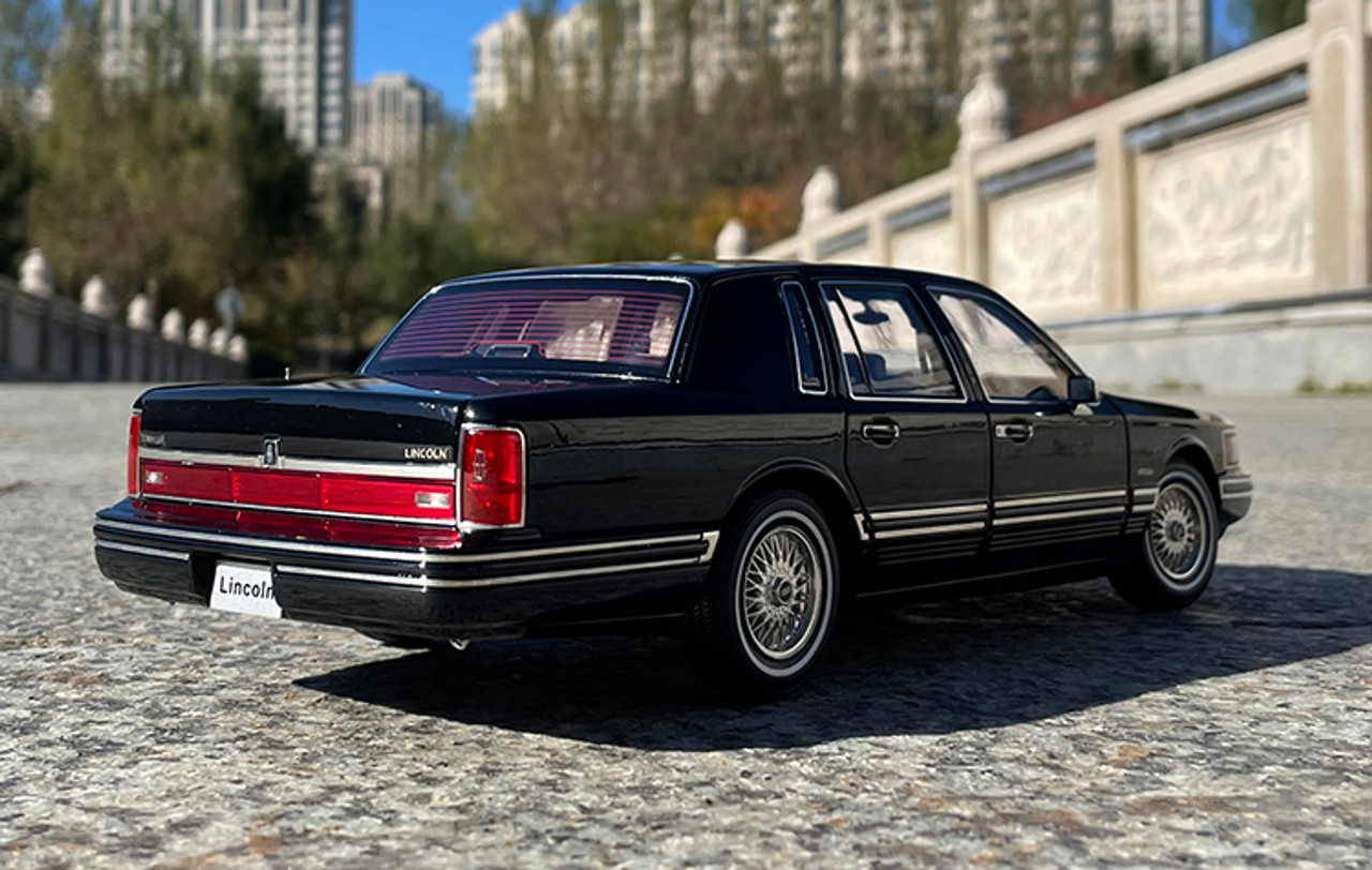 1/18 Dealer Edition 1990 Lincoln Town Car (2nd Generation FN36/116) Black with White Line Tires Diecast Car Model