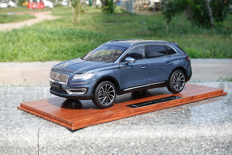 1/18 Dealer Edition 2020 Lincoln Nautilus (Blue) Diecast Car Model