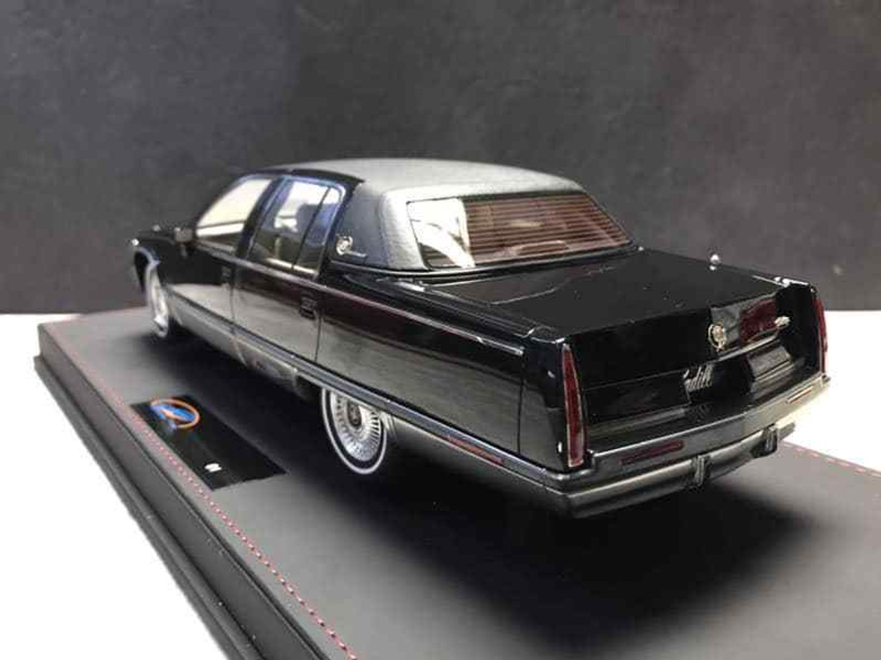 VAV-MODELS 18 キャデラック 1993 1:18 CADILLAC フリートウッド BLUE