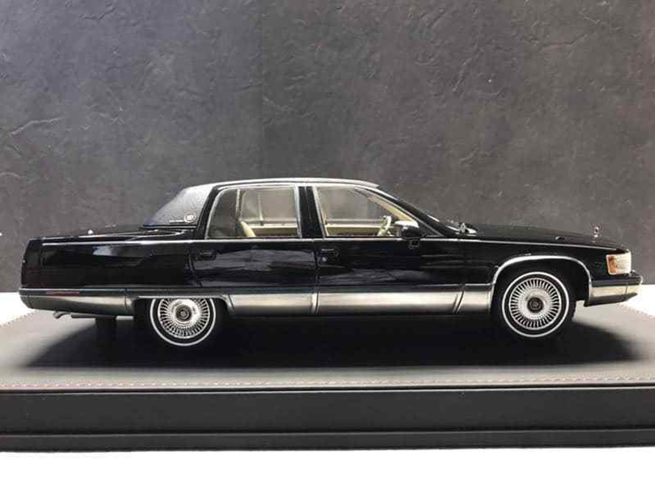 1/18 VAV 1993 Cadillac Fleetwood Brougham (Black) Resin Car Model
