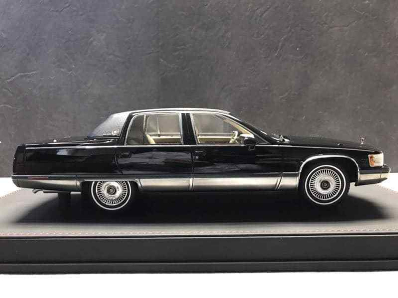 1/18 VAV 1993 Cadillac Fleetwood Brougham (Black) Resin Car Model Limited 600