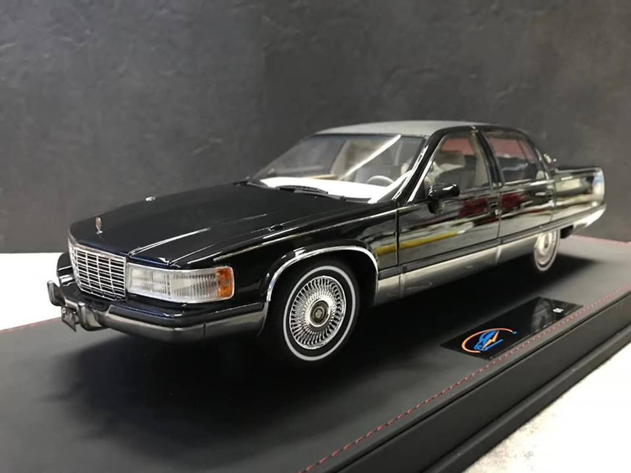 1/18 VAV 1993 Cadillac Fleetwood Brougham (Black) Resin Car Model Limited 600