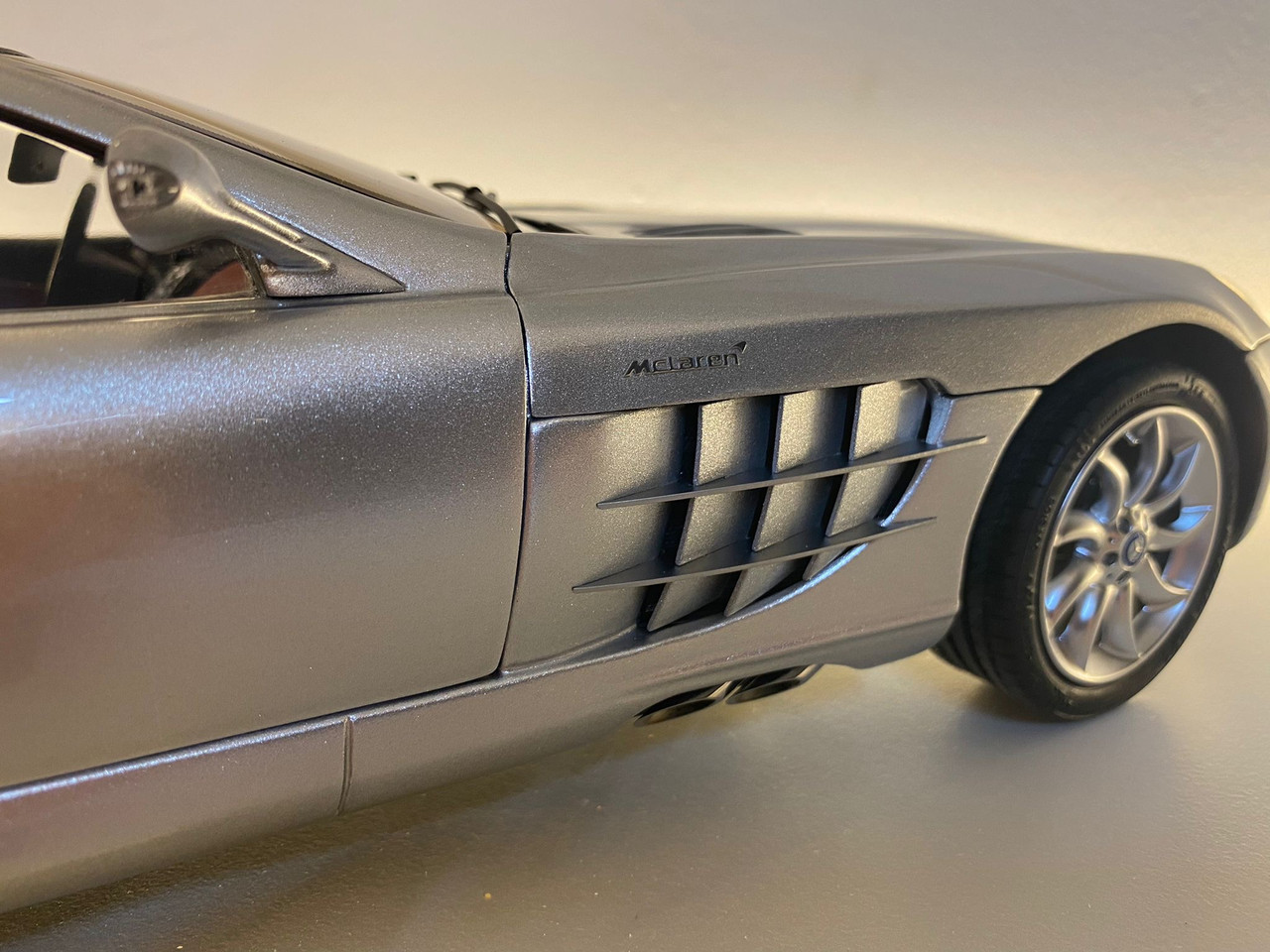 1/12 CMC 2003 Mercedes-Benz Mercedes SLR (Silver) Diecast Car Model