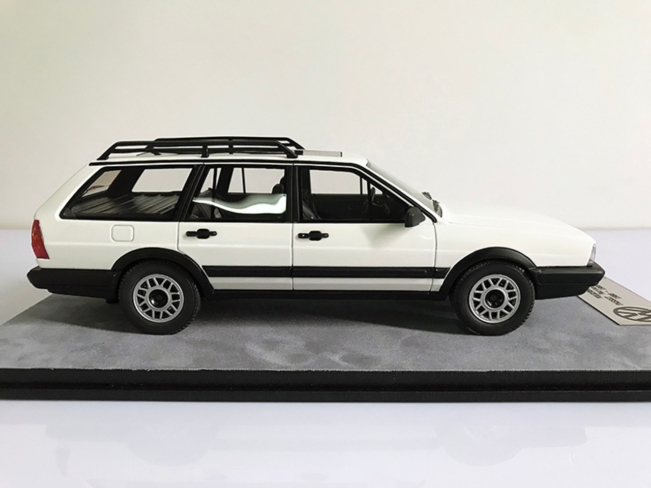 mkmk 1/18 Dealer Edition Classic 1980-1989 Volkswagen VW Passat