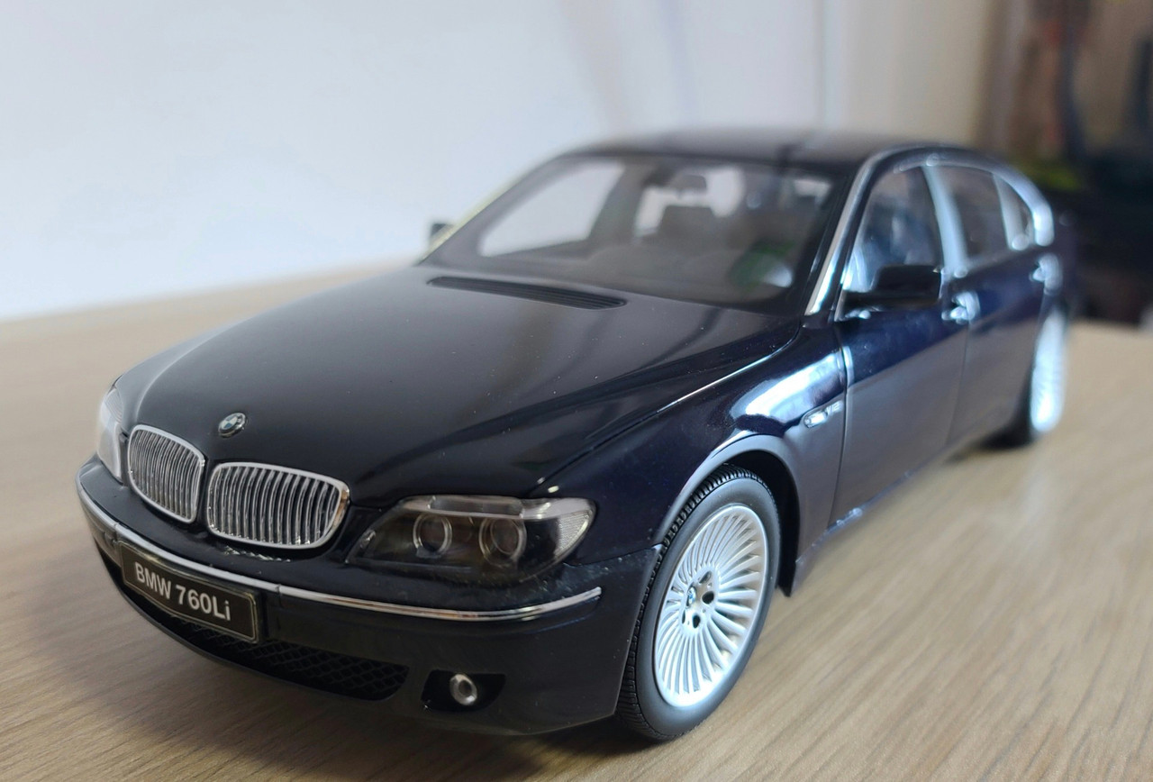 1/18 Dealer Edition BMW 7 Series 4th Generation (E65/E66/E67/E68; 2001–2008) (Dark Blue) Diecast Car Model