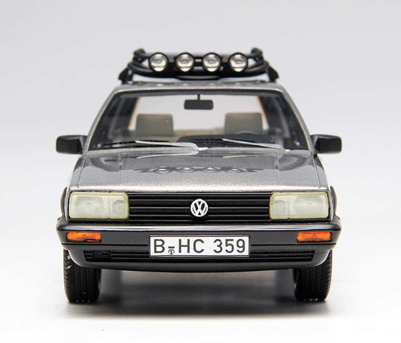 1/18 Dealer Edition Classic 1980-1989 Volkswagen VW Passat Variant / Santana Hatchback Wagon (Grey) Resin Car Model