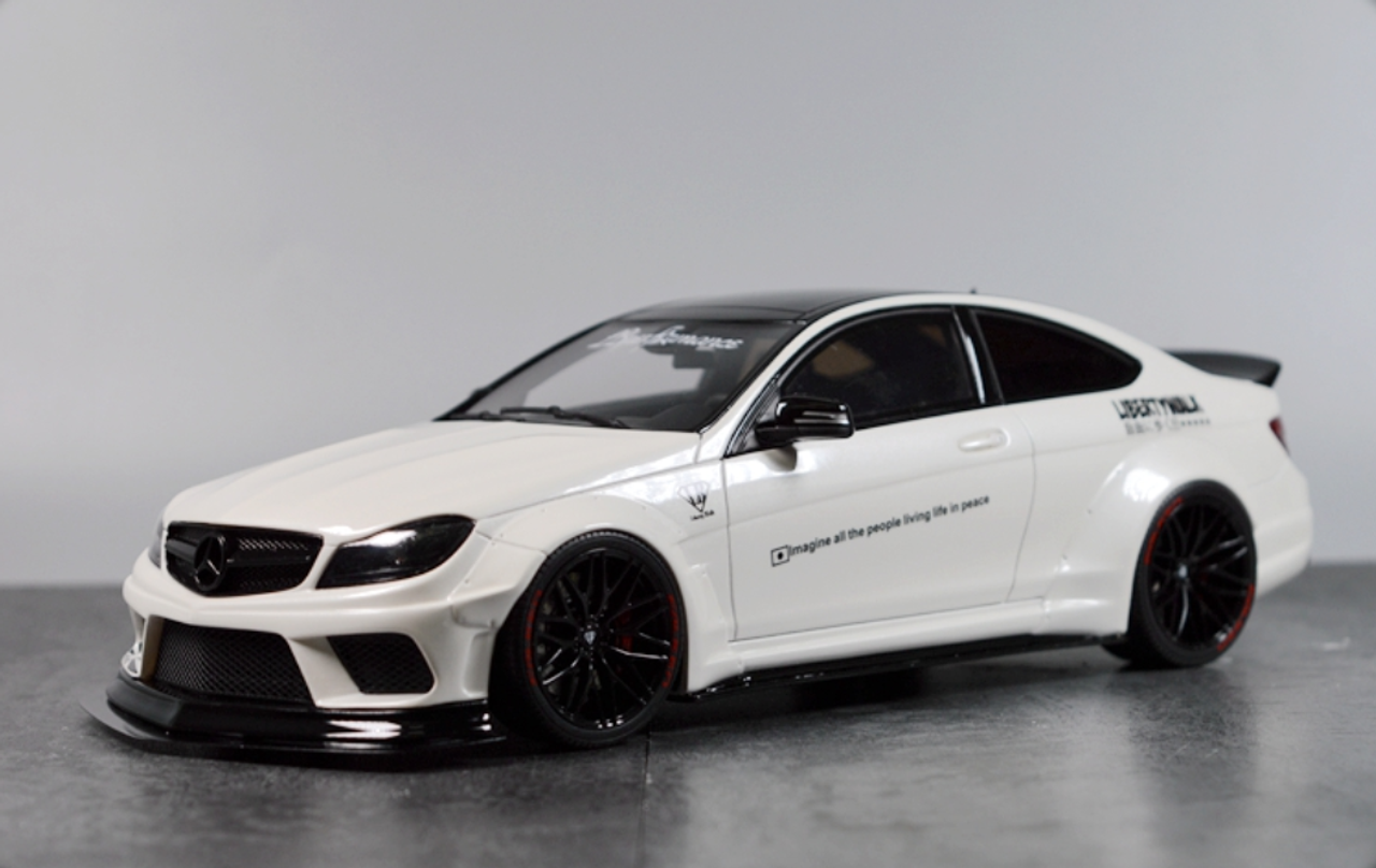 Mercedes-Benz C 63 AMG Sedan (W204) - Voiture miniature de collection - GT  SPIRIT